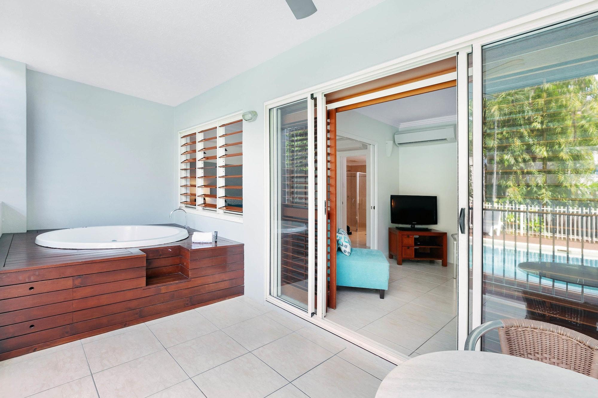 Mantra Aqueous On Port Aparthotel Port Douglas Exterior foto