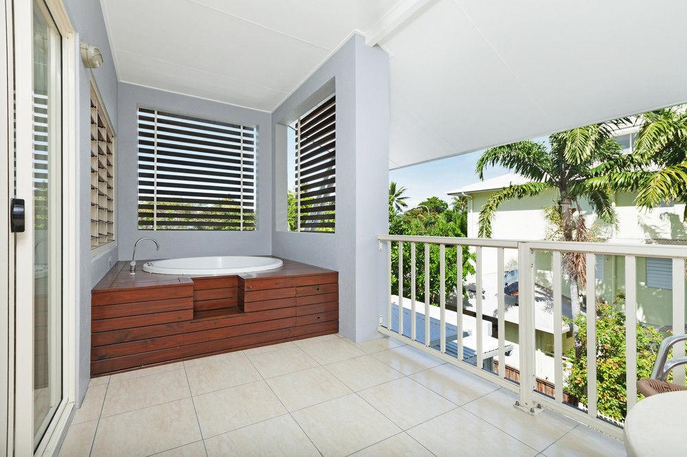 Mantra Aqueous On Port Aparthotel Port Douglas Exterior foto