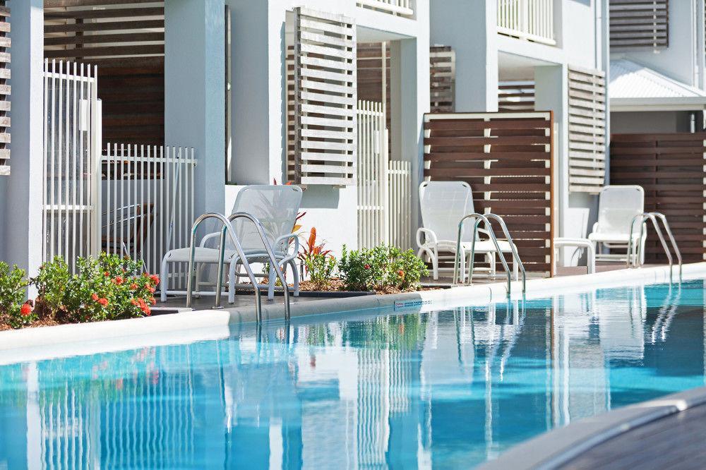 Mantra Aqueous On Port Aparthotel Port Douglas Exterior foto