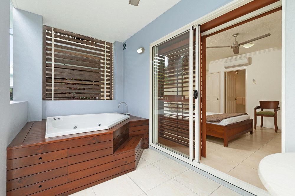 Mantra Aqueous On Port Aparthotel Port Douglas Exterior foto