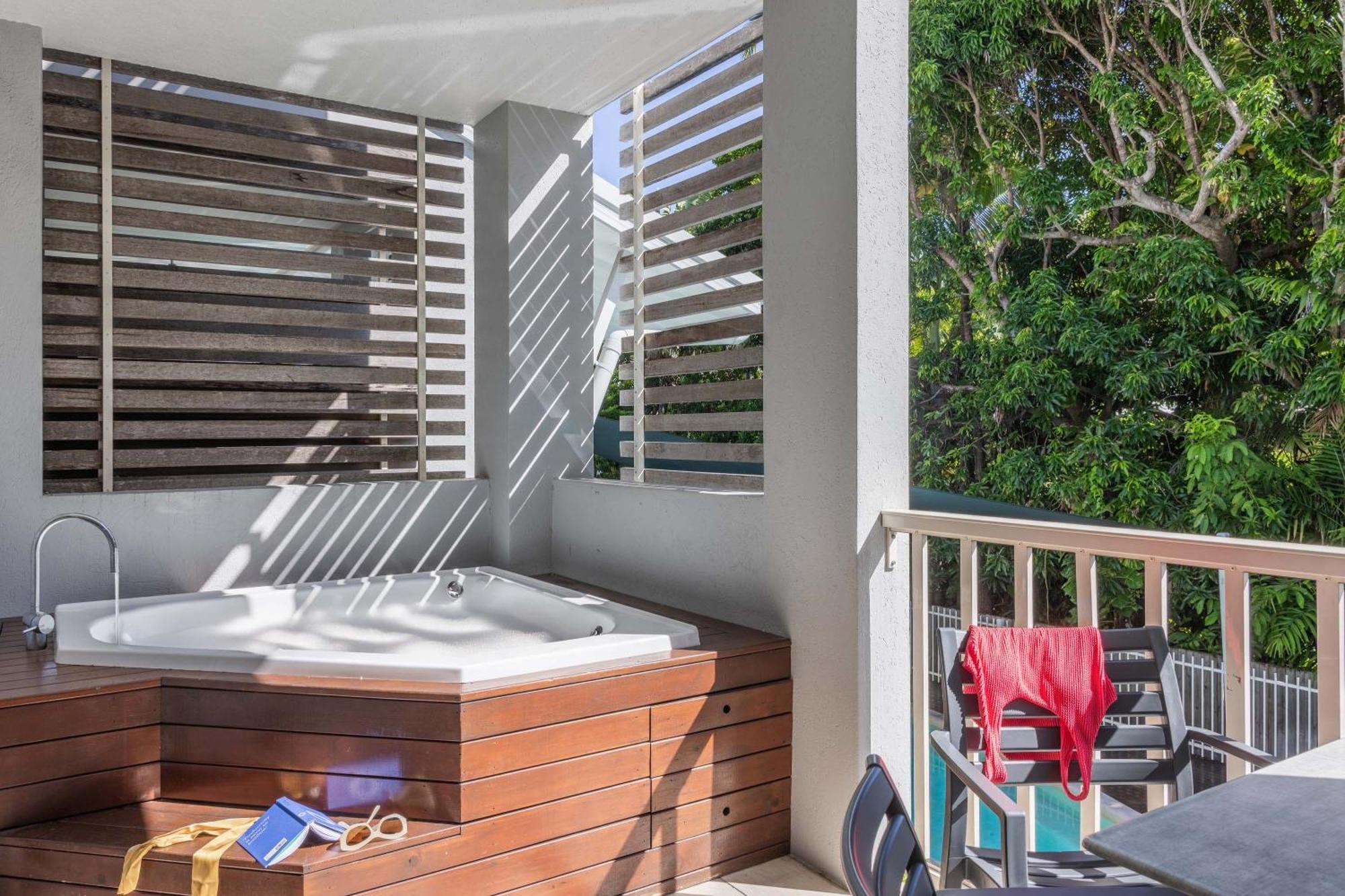 Mantra Aqueous On Port Aparthotel Port Douglas Exterior foto